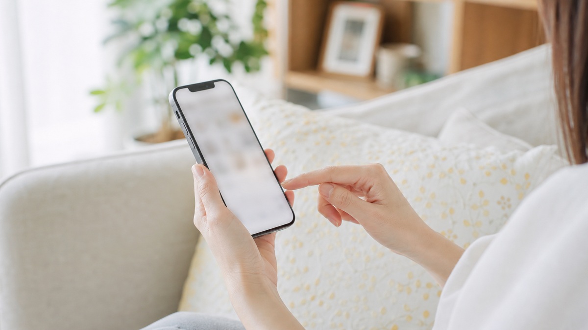 スマホでオンライン専用プランを申し込む様子